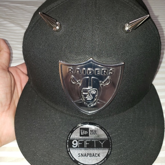 Authentic New Era Silver Emblem Raider Snapback - Picture 6 of 6